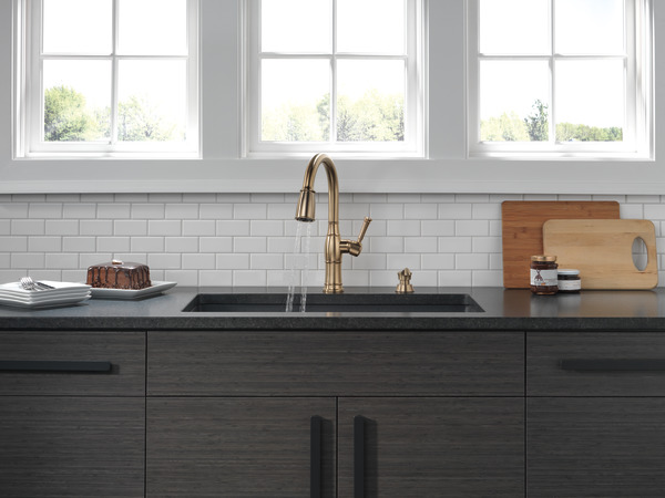 Single Handle Pull Down Kitchen Faucet With Soap Dispenser And