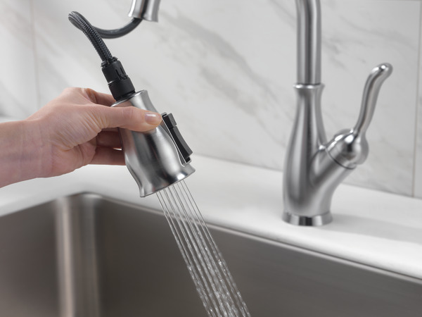 Single Handle Pull Down Kitchen Faucet With Shieldspray